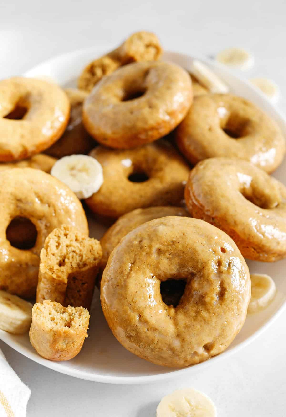 These Baked Banana Bread Donuts are soft, cake-like and made healthier with whole wheat flour, applesauce and zero refined sugar for the perfect morning treat that comes together in just 20 minutes! Such a great way to use up those overripe bananas!